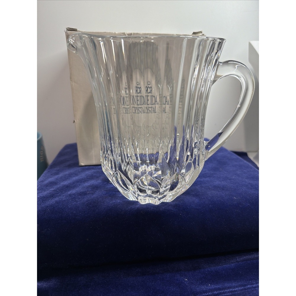 RCR Laurus Crystal Pitcher Italy Leaves Vines Water Tea Beverages